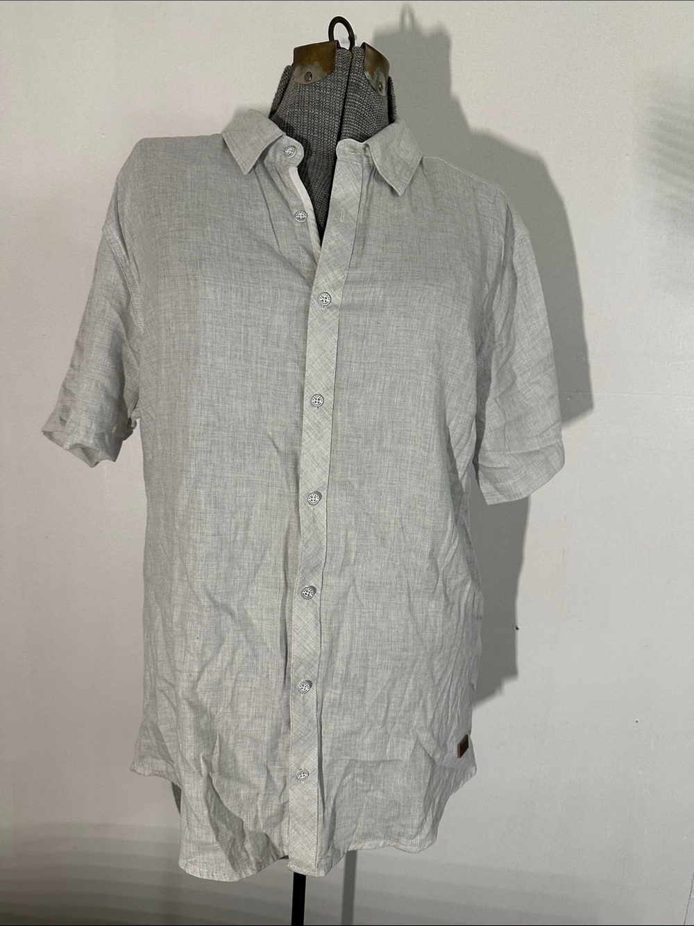 Men's Short Sleeve Casual Button-Down Shirt — Light Gray